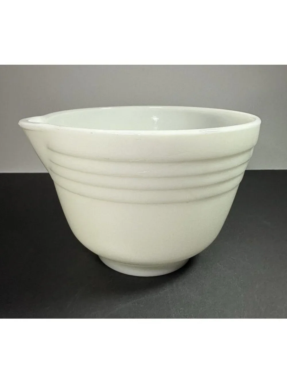 PYREX White Milk Glass Hamilton Beach Ribbed Mixing Bowl #4 W/Spout 1 QT